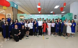 畢業(yè)典禮最后一項 與校長共進午餐
