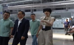 長安汽車董事長朱華榮在回應(yīng)姚安娜入職阿維塔